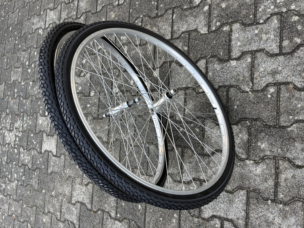 kola 28" RMX219 obutá, pláště Rubena V84, pár