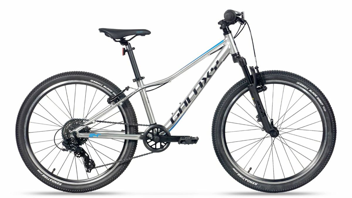 JK  GALAXY 2024 24&quot; ALU CH PAVO stříbrné